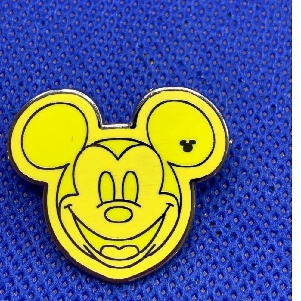 2009 Mickey Disney pin Yellow Face Colorful Mickeys Hidden Mickey